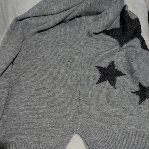Gray Star Pattern Sweater - Picture 9 of 9